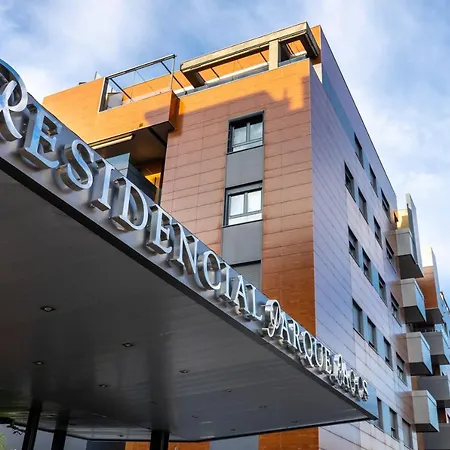 Forum-ciencias Con Piscina, Gym & Parking